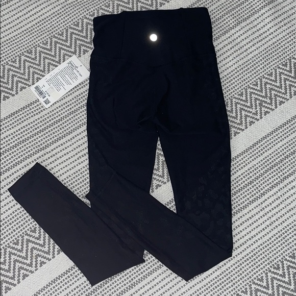 LuLulemon Leggings *brand new / never worn* - Picture 2 of 4